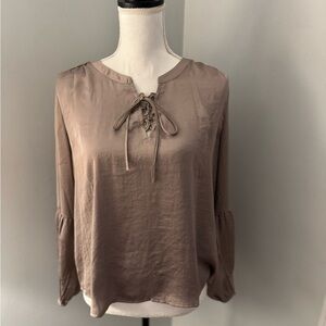 Lucky Brand NWT Relaxed Brown SATIN Tie Front Ling Sleeve Blouse. Size Med